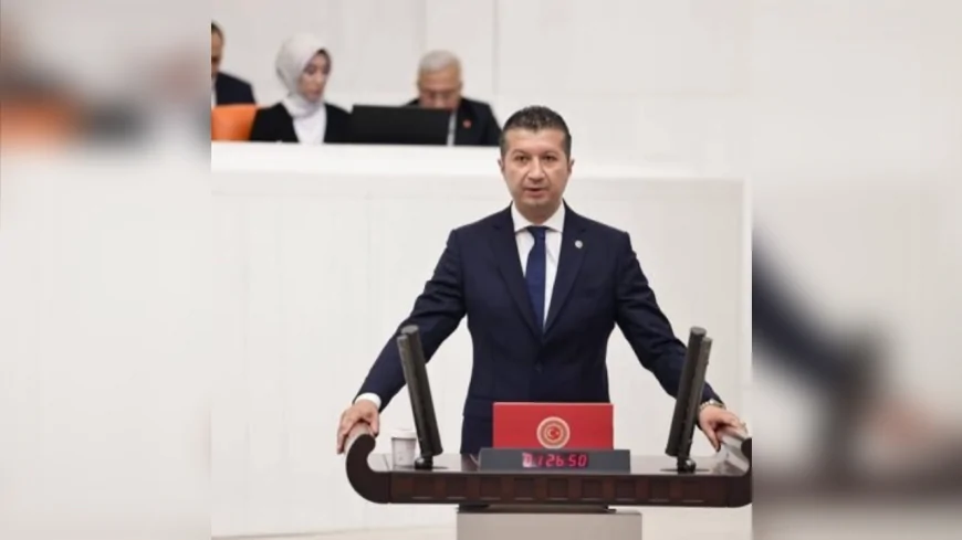 İzzet Akbulut TBMM’de asgari ücret tartışmalarında “Her gün fakirleşen bir ülke yaratan yanlış politikalar değişmedikçe derinleşen yoksulluk sürecek” diyerek alım gücündeki kaybı örneklerle anlattı