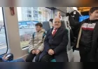 Kayseri Büyükşehir Belediye Başkanı Dr. Memduh Büyükkılıç: “Belediye Sizin, İmkânlar Sizin” Diyerek Tramvayda Vatandaşlarla Buluştu