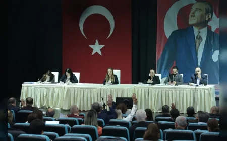 Konak Belediye Meclisi Aralık Ayı İlk Toplantısında Altyapı Çalışmaları, Sosyal Protokoller ve Geri Dönüşüm Kararlarını Oybirliğiyle Onayladı