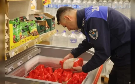 Marmaris Belediyesi Zabıta Ekipleri 62 Markette Denetim Yaptı ve Son Kullanma Tarihi Geçmiş Ürünlere El Koydu