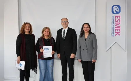 Eskişehir Büyükşehir Belediyesi 60 Yaş Üstü Bireyler İçin Düzenlenen Mutluluk Atölyesini Sertifika Töreniyle Tamamladı