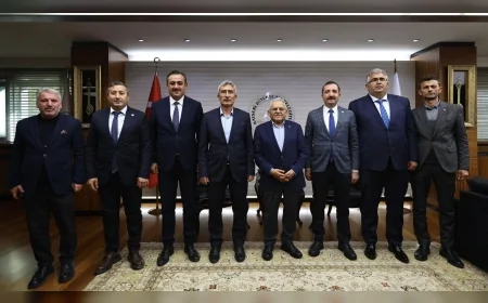 Kayseri Büyükşehir Belediye Başkanı Memduh Büyükkılıç Komşu İl ve İlçelerden Gelen Heyetlerle Birlik ve Dayanışma Mesajları Verdi