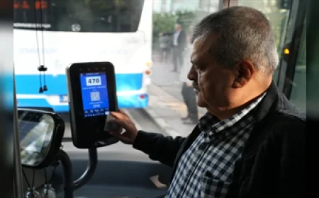 İzmir Büyükşehir Belediyesi “Duraktayım” Uygulamasını Genişletiyor: Tekerlekli Sandalye Kullanıcılarına Otobüs Şoförüne Doğrudan Bildirim Desteği Geliyor