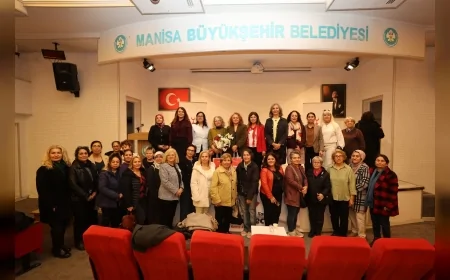 MANİSA’DA DÜZENLENEN DÜNYA PAYLAŞIM GÜNÜ SÖYLEŞİSİNDE HACER FOGGO: “DAYANIŞMA SÜRDÜRÜLEBİLİR POLİTİKALARLA GÜÇLENİR”