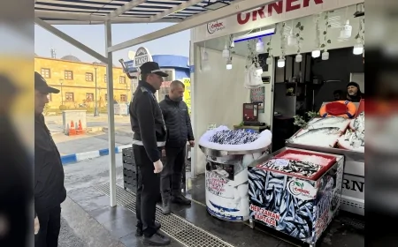 Çorum Geçici Balık Pazarı’nda Zabıta Ekipleri Fiyat Etiketi ve Hijyen Kurallarına Yönelik Ayrıntılı Denetim Gerçekleştirdi