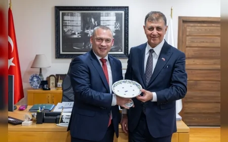 İzmir Büyükşehir Belediye Başkanı Cemil Tugay ile Macaristan Heyeti Arasında Kurulacak Kardeş Kent İlişkisi İçin İlk Adımlar Atıldı