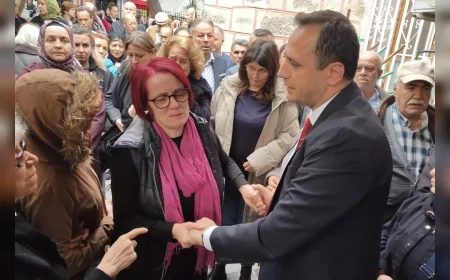 Erzene Mahallesi’nin 27 Yıllık Muhtarı Ayşe Müjgan Pakyürek Bornova’da Düzenlenen Cenaze Töreniyle Son Yolculuğuna Uğurlandı