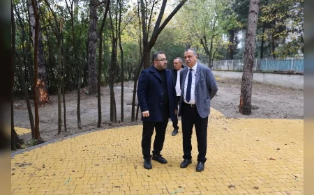 Yunusemre Belediye Başkanı Semih Balaban Emekli Kafe’nin Açılış Öncesi Çalışmalarını Laleli’de Yerinde İnceledi