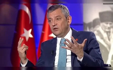 CHP GENEL BAŞKANI ÖZGÜR ÖZEL: “YARGIYA SİYASİ MÜDAHALE DÖNEMİ BİTİYOR, TÜRKİYE’Yİ DEMOKRATİK VE ÖZGÜR YARINLARA HEP BİRLİKTE ULAŞTIRACAĞIZ”
