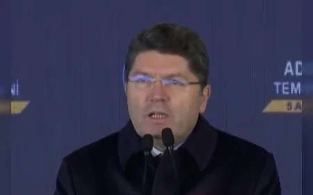 Adalet Bakanı Yılmaz Tunç Trabzon’daki temel atma töreninde “Adaleti darbecilerin ve vesayetçilerin arka bahçesi olmaktan kurtardık” açıklamasıyla yargı reformlarını anlattı