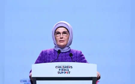 TRT Uluslararası Çocuk Medyası Zirvesi’nde Emine Erdoğan: “Dijital dönüşümün olumsuz etkilerine karşı bizi koruyacak olan güçlü ailelerdir”