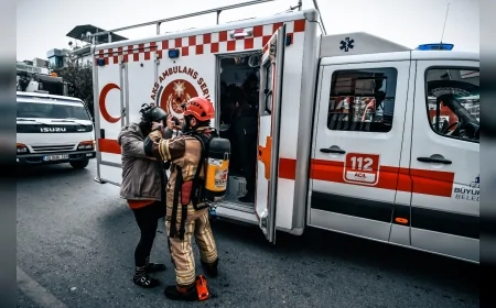 İzmir Bornova’da İş Hanında Korkutan Yangın: 12 Kişi İtfaiye Tarafından Kurtarıldı