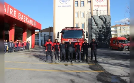 Kayseri Büyükşehir İtfaiyesi Kimya Fabrikası Yangını İçin Kırıkkale’ye Özel Ekip Göndererek Müdahaleye Takviye Sağladı