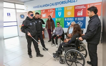 Bursa Büyükşehir Belediyesi BAM Ekibine Engelli Bireylerin Afet Anındaki Tahliyesine Yönelik Kapsamlı Eğitim Verildi