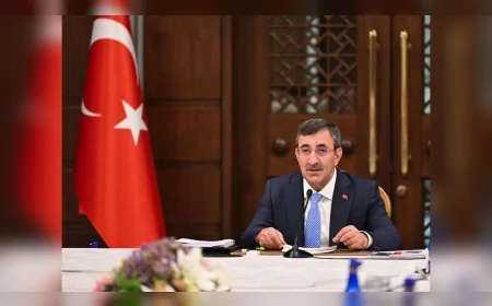CEVDET YILMAZ 2026 BÜTÇESİNİ GENEL KURULDA SUNDU “İSTİKRAR, DEZENFLASYON VE YÜKSEK GELİR GRUBUNA GEÇİŞİN EŞİĞİNDEYİZ”