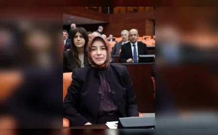 AK Parti Grup Başkanvekili Özlem Zengin: “Yaptıklarımızdan utanmıyoruz, gurur duyuyoruz; Cumhurbaşkanımızın meşruiyeti yalnızca milletten gelir”