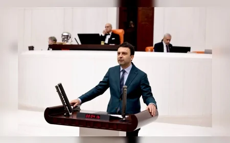 AK Parti Antalya Milletvekili Mustafa Köse: “Antalya yatırımla anılıyordu, şimdi baklava kutularındaki paralar ve külçe altınlarla gündeme geliyor”