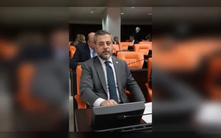 AK Parti’li Süleyman Özgün: “Türkiye sivil havacılıkta küresel marka oldu; 355 noktaya uçuş yapan bir ülkeye dönüştük”