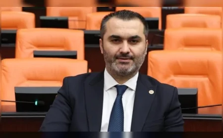 AK Parti’li Mustafa Kaplan: “5G ile akıllı şehirlerden otonom araçlara dijital çağa güçlü bir giriş yapıyoruz; BTK bütçesi Türkiye’nin dijital istikbâline yatırımdır”