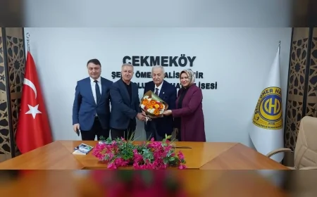 Eski Adalet Bakanı İsmail Müftüoğlu Çekmeköy Şehit Ömer Halisdemir Kız İHL’de Öğrencilerle Buluştu ve Osmanlı Fermanı Hediye Etti