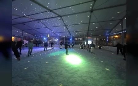 Marmaris Yeni Yıl Festivali’nde Kurulan Buz Pisti Çocuklar ve Ailelerin Buluşma Noktası Oldu