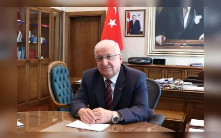 MİLLÎ SAVUNMA BAKANI YAŞAR GÜLER: “TERÖRSÜZ TÜRKİYE’DE TARİHÎ EŞİKTEYİZ, PKK VE TÜM İLTİSAKLI GRUPLAR KOŞULSUZ SİLAH TESLİM ETMELİ”