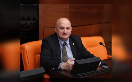 CHP ARTVİN MİLLETVEKİLİ UĞUR BAYRAKTUTAN: “ANITKABİR’DEKİ SLOGANLARA NİYE GEREĞİNİ YAPMIYORSUNUZ”