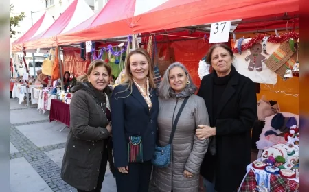 Konak’ta Yeni Yıl El Emeği Kermesi Başladı: Dominik Caddesi Kadın Emeğiyle Şenlendi