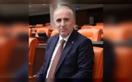 SAADET PARTİSİ GENEL BAŞKAN YARDIMCISI MUSTAFA KAYA: “DİPLOMALAR İŞSİZLİK SERTİFİKASINA DÖNÜŞTÜ, ‘OTOYOL ÜNİVERSİTELERİ’ ARTTI”