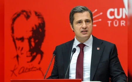 CHP Parti Sözcüsü Deniz Yücel: “Sorun İzmir değil kamusal eğitimi bilinçli biçimde kaynak­sız bırakan siyasi tercihlerdir”