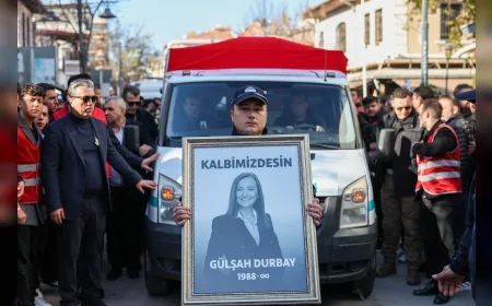 Türkiye Belediyeler Birliği Başkan Vekili Vahap Seçer, Şehzadeler Belediye Başkanı Gülşah Durbay’ın Manisa’daki Cenaze Törenine Katıldı