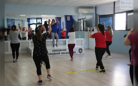 Eskişehir Büyükşehir Belediyesi Kadınlara Ücretsiz Spor Eğitimleri Sunuyor: “Daha Zinde ve Daha Dinamik Hissediyoruz”