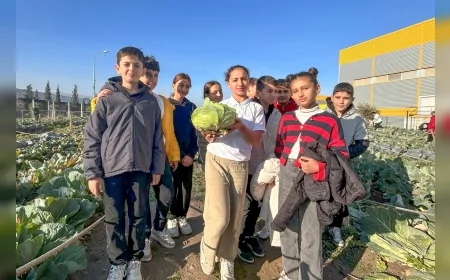 Bornova Belediyesi’nden öğrencilere kent bostanında uygulamalı ekoloji eğitimi