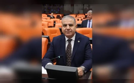 CHP Hatay Milletvekili Mehmet Güzelmansur: “Hatay’da hayat hâlâ 21 metrekarelik konteyner kutudur”