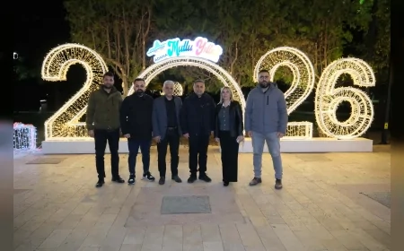 Adana Büyükşehir Belediye Başkan Vekili Güngör Geçer: “Adana’nın 10 Noktasında Yeni Yıl Coşkusunu Işıklarla Yaşatıyoruz”