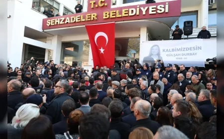 Manisa Şehzadeler Belediye Başkanı Gülşah Durbay Son Yolculuğuna Uğurlandı Belediye Önünde Resmî Tören Düzenlendi