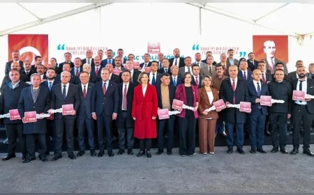 Türkiye Belediyeler Birliği Başkan Vekili Vahap Seçer: “55 Belediyeye 59 Hizmet Aracı Teslim Edildi”