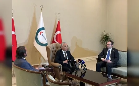 HEKİMSEN GENEL BAŞKANI UZM. DR. ADİL KURBAN: “BİLİM ÖDÜLLERİNİ KİŞİLERE DEĞİL ÇALIŞMALARA VERİYORUZ”