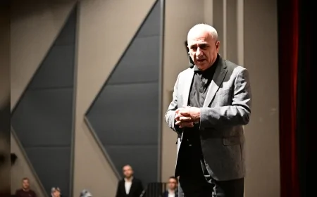 Şair Nurullah Genç “Başarı Bedel İster” Programında Yıldırımlılarla Buluşarak Kültür ve Medeniyet Üzerine Dikkat Çeken Mesajlar Verdi