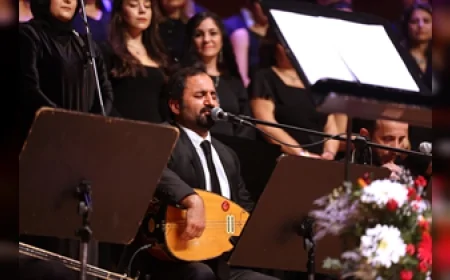 Türk Halk Müziği Efsanesi Bedia Akartürk İzmir Büyükşehir Korosunda Sürpriz Yaparak “Türkülere Sahip Çıkın” Dedi