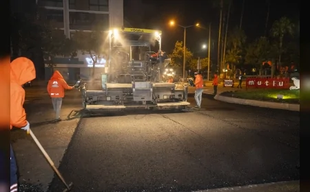 Mersin Büyükşehir Belediyesi Trafiğin Aksamaması İçin Asfalt Yenileme Çalışmalarını Gece Sürdürüyor
