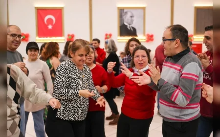 Buca Belediyesi’nden Engel Tanımayan Yeni Yıl Kutlaması: Özel Gereksinimli Bireyler Coşkuyla Bir Araya Geldi