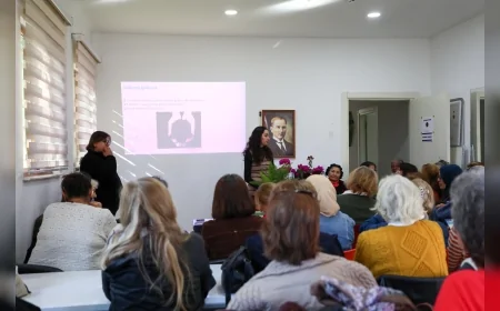 Antalya Büyükşehir Belediyesi Aktif Yaşlı Merkezi’nde evde çiçek yetiştiriciliği eğitimi yoğun ilgi gördü