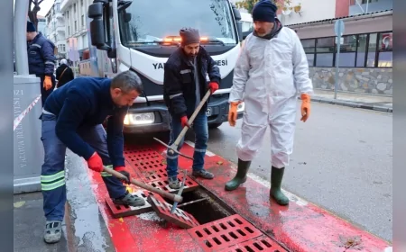 Yalova Belediyesi İstanbul Caddesi’nde Altyapıyı Güçlendirdi: “Mazgal ve Kanal Hatlarında Kapsamlı Temizlik Yapıldı”