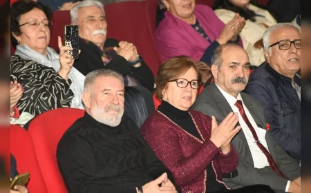 ÇİĞLİ BELEDİYE BAŞKANI ONUR EMRAH YILDIZ: “MAHZUNİ’NİN DEĞERLERİNİ TÜRKÜLERLE YAŞATIYORUZ”