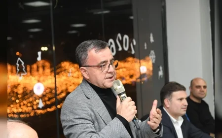 Altıeylül Spor Okulları Aile Sofrasında Buluştu Sporculardan Belediye Başkanı Hakan Şehirli’ye Sürpriz Doğum Günü