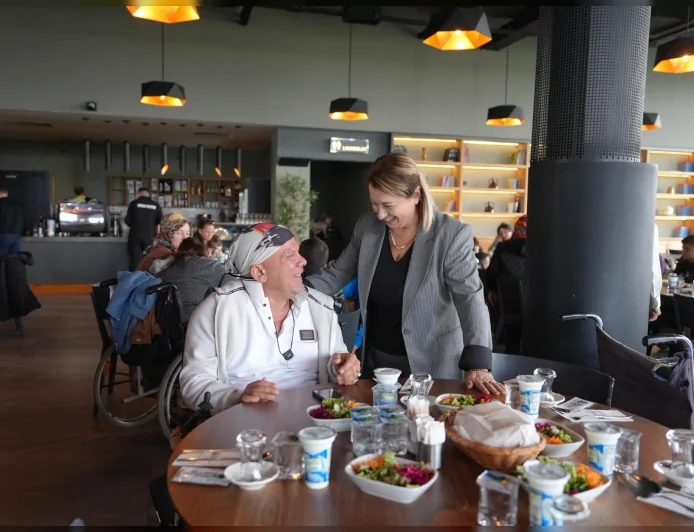 Düzce Belediyesi 3 Aralık Dünya Engelliler Günü İçin MSM’de Düzenlenen Özel Programda Engelli Bireylerle Bir Araya Geldi