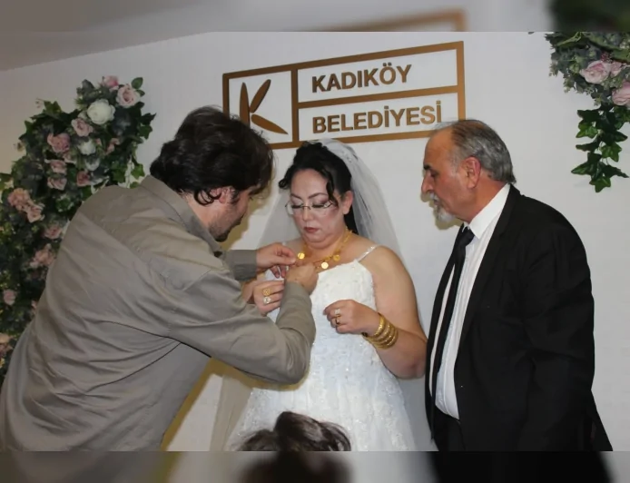 Diriliş ve Değişim Partisi Genel Başkanı Vijdan Parlak, Mimar Sunay Kartal ile Kadıköy’de Dünyaevine Girdi