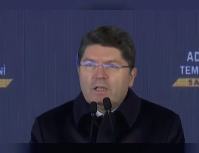 Adalet Bakanı Yılmaz Tunç Trabzon’daki temel atma töreninde “Adaleti darbecilerin ve vesayetçilerin arka bahçesi olmaktan kurtardık” açıklamasıyla yargı reformlarını anlattı