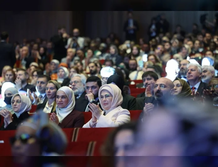 Emine Erdoğan ile Suriye Cumhurbaşkanı Ahmed Şara’nın Eşi Latife El Durubi Ankara’daki Görüşmede Dostluk ve Bölgesel İstikrar Mesajları Verdi